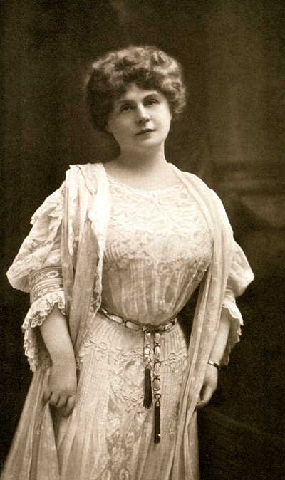 Marie Corelli，英国小说家，1909年。 作者 加贝尔