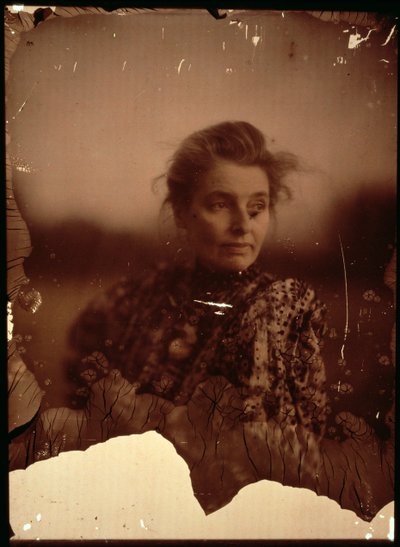 比阿特丽斯·韦伯 (Beatrice Webb) (1858-1943) 的肖像照片（自动彩色照片）（另见 2900） 作者 萧伯纳