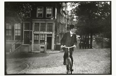 阿姆斯特丹 Keizersgracht 上的骑车人 作者 伤害机器人
