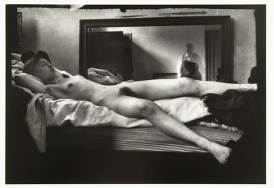 女性裸体肖像，镜中是正在拍摄的 Breitner 作者 伤害机器人