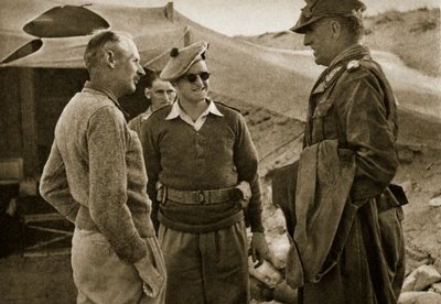 1942 年 11 月 4 日，刚刚在阿拉曼被俘的托马将军（右）和蒙哥马利将军（左）（黑白照片） 作者 