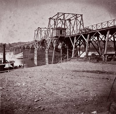 位于查塔努加的横跨田纳西河的大桥，约1864年。 作者 乔治·N·巴纳德