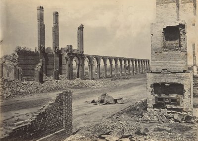南卡罗来纳州查尔斯顿的R.R.车厂遗址，1860年代。 作者 乔治·N·巴纳德