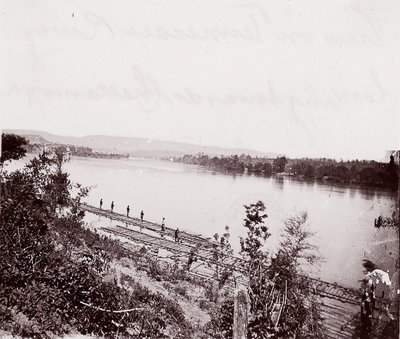 田纳西河上看向查塔努加的景色，约1864年。 作者 乔治·N·巴纳德