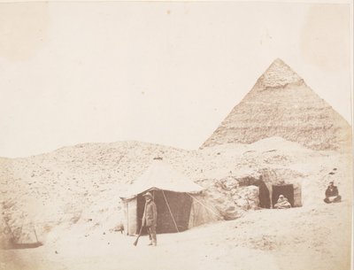 摄影师在哈夫雷-切夫伦金字塔遗址上的帐篷前，1851年。 作者 乔治·威尔逊·布里奇斯