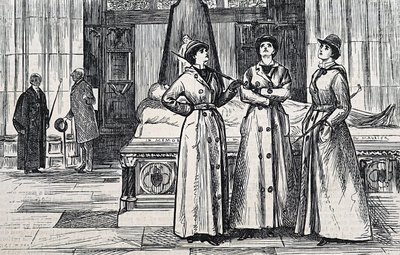 Three women wearing full length coats, in a museum 作者 乔治·杜莫里耶