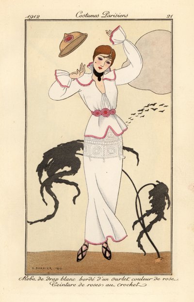 身着白色羊毛连衣裙的女子，裙边镶有粉色饰边，腰间系着钩针编织的玫瑰花带，帽子随风飘落。Robe de drap blanc borde d