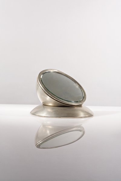 可定向的美发镜 作者 乔治·乔·布尔乔亚