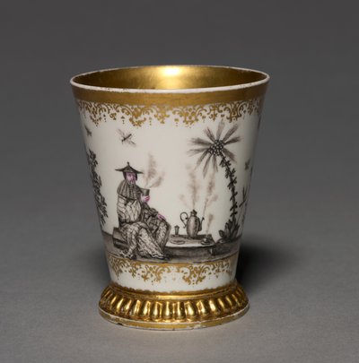 烧杯，制造商迈森瓷器厂，德国，1720年前（瓷器，内部镀金）。 作者 德国学校