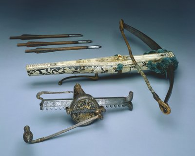 萨克森选帝侯奥古斯都一世的十字弓，带有发条装置和三支箭，约1553-73年（木、骨、亚麻、钢和羊毛 作者 德国学校
