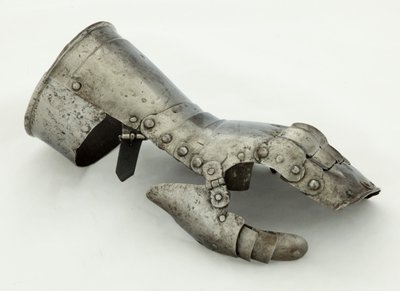 左手套，约1490-1510年（钢和皮革） 作者 德国学校