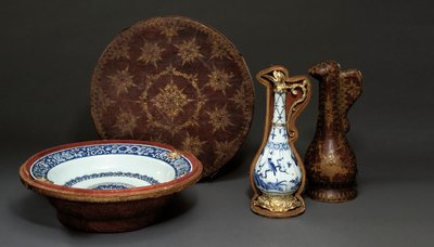 装在原装案例中的中国壶和盘子，奥格斯堡，约1655-60年 作者 德国学校
