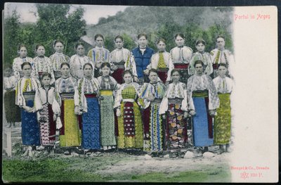 明信片描绘在Arges地区的罗马尼亚传统服饰，c.1900-10 作者 德国学校