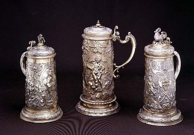 Paul Hubner的银镀金圆柱形槽罐，Ausburg 1590; Perias Kramer的银色镀金圆柱形槽，Ausburg 1620;由Paul Hubner，Ausburg 1590，16-17世纪的包裹镀金圆柱形大啤酒杯 作者 德国学校