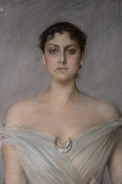 戴手套和扇子的白衣女士肖像，细节 作者 乔凡尼·博尔迪尼（Giovanni Boldini）