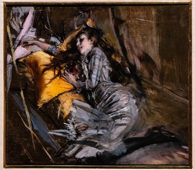 身穿格子裙的卧姿女孩 作者 乔凡尼·博尔迪尼（Giovanni Boldini）