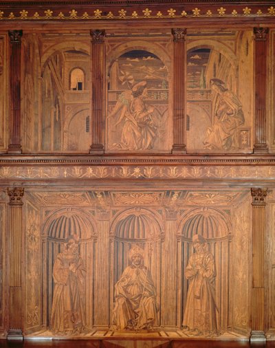 位于北圣器堂（Sacrestia delle Messe）的修复后的橱柜，描绘了天使报喜和一个主教的Enthroned（镶嵌木头）（见143298） 作者 朱利亚诺·达·马亚诺