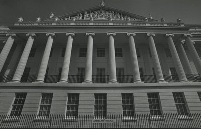 伦敦摄政公园坎伯兰台，1950 年代 作者 戈弗雷·麦克多米尼克