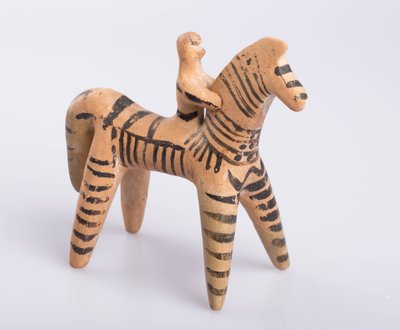 马和骑手，可能来自Boetia，希腊，太古时期，约公元前550年（赤土陶器 作者 希腊文