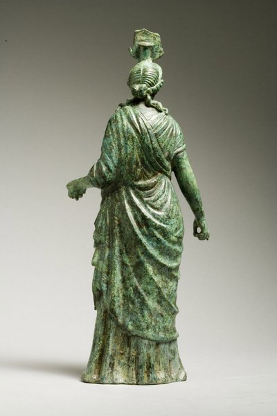Isis Fortuna，希腊化，公元前1世纪 - 公元1世纪（青铜）雕像的后视图（前视图见270388） 作者 Greek