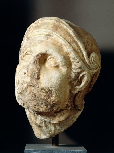 公元前 4 世纪，在 Tegea 的 Athena Alea 神庙前，Skopas（公元前 340-420 年）的战士头像（照片） 作者 希腊文