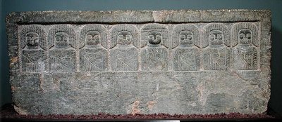 斯利拉（Stela），来自公元前2世纪至1世纪（八角石）的八利赫拉尔（Borj Helal），八位利比亚神 作者 希腊文
