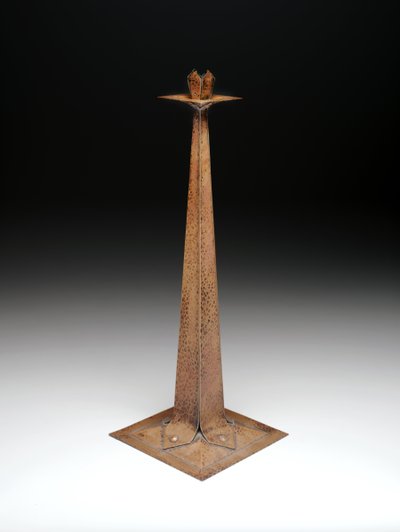 烛台，约1907年（铜）。 作者 古斯塔夫·斯蒂克利