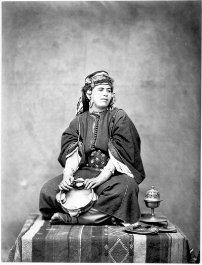 阿尔及利亚的后宫奴隶，1859年（蛋白质从湿火棉胶打印） 作者 Gustave de Beaucorps