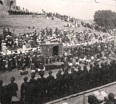 1912年在印度德里举行的皇家游行中的州轿。 作者 HD吉德伍德