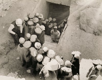 关闭图坦卡蒙陵墓，帝王谷，1923 年 2 月（明胶银版印刷） 作者 哈里·伯顿