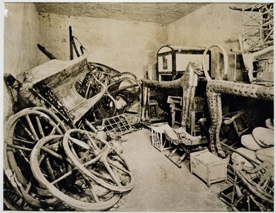 图坦卡蒙墓前厅南望图，帝王谷，1922 年 11 月（明胶银版画） 作者 哈里·伯顿