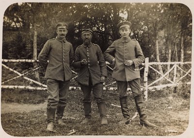 第一次世界大战：1914-1916 年德国军队入侵期间的“乌克兰”。 一群士兵（黑白照片） 作者 英雄公墓Dsessentniki（At ..至）