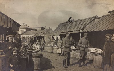 第一次世界大战：1914-1916 年德国军队入侵期间的“乌克兰”。 军用市场（黑白照片） 作者 英雄公墓Dsessentniki（At ..至）