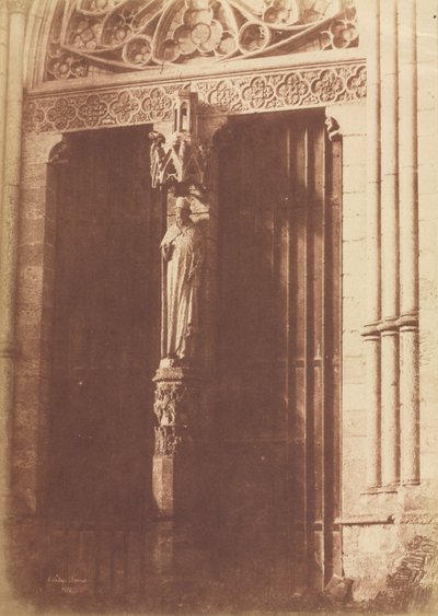 亚眠，中庭的北面，1852年。 作者 Henri Le Secq