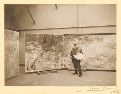 克劳德·莫奈（Claude Monet，1840-1926）在他位于吉维尼的工作室里，在他的画作“睡莲”前 作者 亨利·曼努埃尔（Henri Manuel）