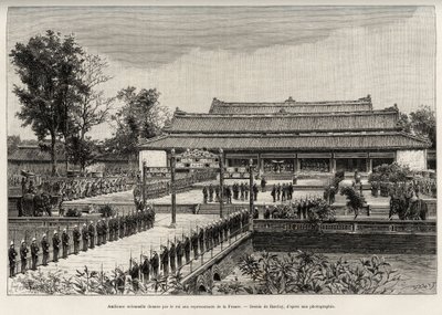 安南国王董卿（1864-1889）在顺化皇城（越南）对法国代表进行的庄严接见。Thiriat的版画，为Charles Edouard Hocquard博士（1853-191）的故事《Trente mois au Tonkin》作插图。 作者 亨利·提里亚特