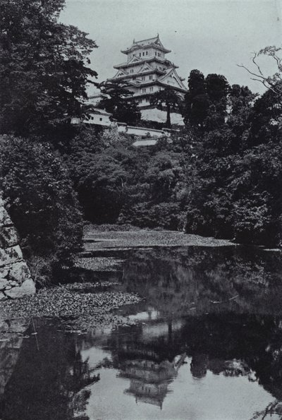 封建城堡，从护城河看（黑白照片 作者 赫伯特·庞廷