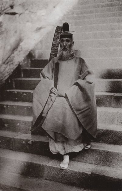 神道教士（黑白照片） 作者 赫伯特·庞廷