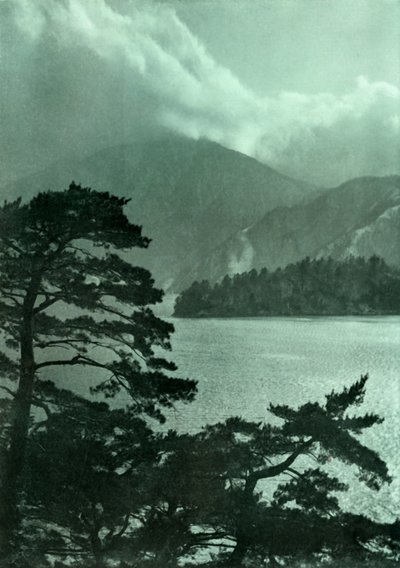 1910年，在本栖湖上接近风暴。 作者 赫伯特·庞廷
