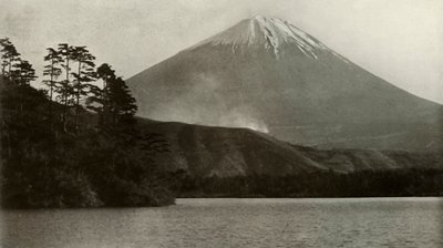 1910年，来自西之海的富士。 作者 赫伯特·庞廷