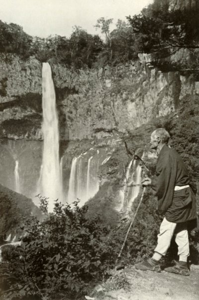 华严塔基（Kegon-No-Taki），1910年。 作者 赫伯特·庞廷