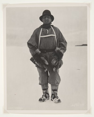 Lieut。 Terra Nova探险队（1910-13）到南极期间的鲍尔斯（溴化物打印） 作者 赫伯特·庞廷
