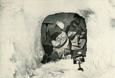 姐姐埃文斯（Evans）和纳尔逊（Nelson）于1911年1月12日在冷藏室开凿一个洞穴 作者 赫伯特·庞廷