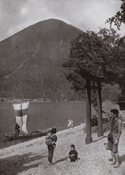 Nantai-zan and Lake Chuzenji (b/w photo) 作者 赫伯特·庞廷
