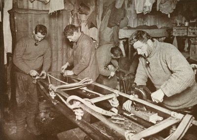 为极地旅程准备雪橇Crean，Forde，Lashly，PO Evans，c1911，1913年。 作者 赫伯特·庞廷