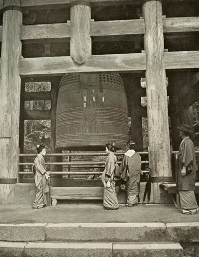 Chio-In寺的大钟，1910年。 作者 赫伯特·庞廷