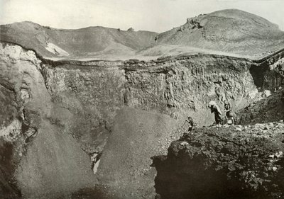 富士山圣火山口，1910年。 作者 赫伯特·庞廷