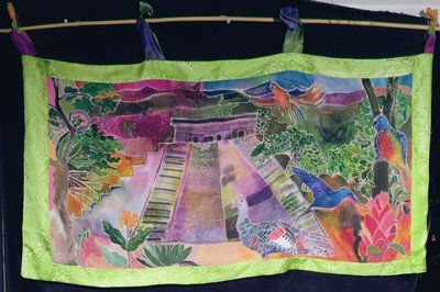玛雅寺，2005年（丝绸上的染料）。 作者 希拉里·西蒙（Hilary Simon）