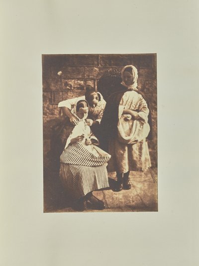 [Marion Finlay、Margaret (Dryburgh) Lyall 夫人和 Grace (Finlay) Ramsay 夫人]。 作者 希尔和亚当森