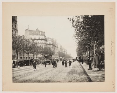 巴黎蒙马特的一条街道，约 1890 年（照片） 作者 伊波利特布兰卡尔